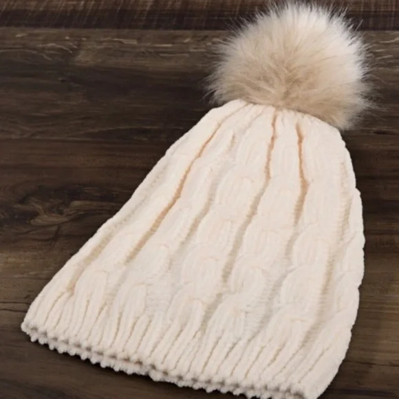 ✨NEW Chenille ULTRA SOFT Cable Knit Pom Pom Beanie Hat in Ivory - Picture 5 of 10